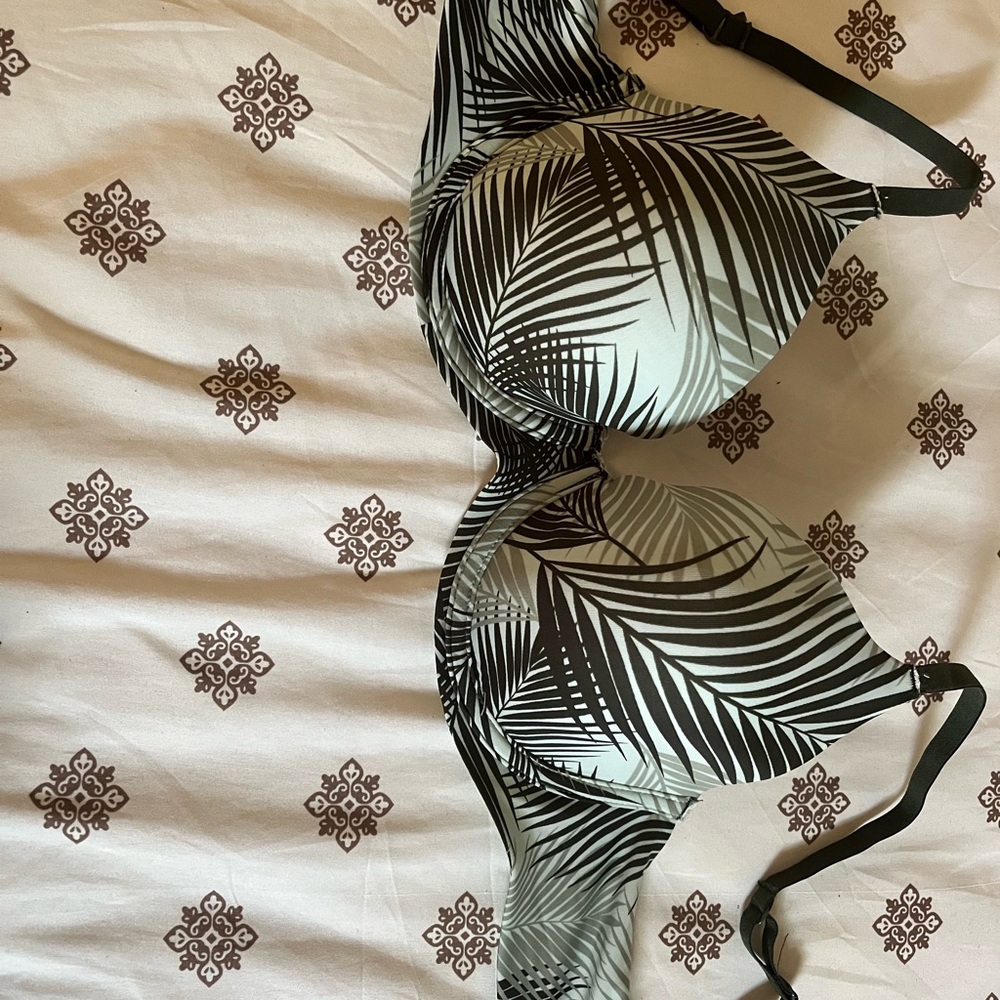 🚩 donating soon T-Shirt Bra